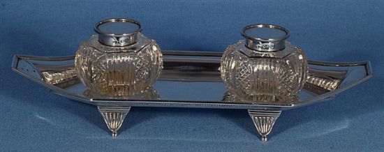 A Victorian silver sauce boat shaped inkstand,